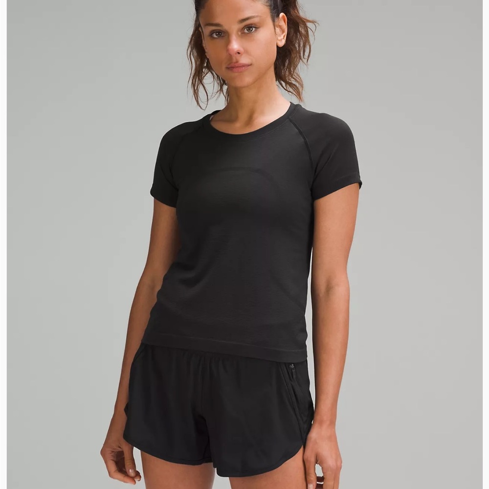 Lululemon black swiftly tech short sleeve shirt